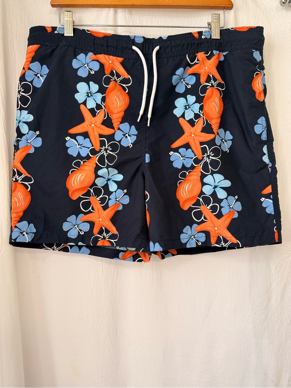 Men's Brooks Brothers, Starfish and Shells Aloha Print Swim trunks sz S